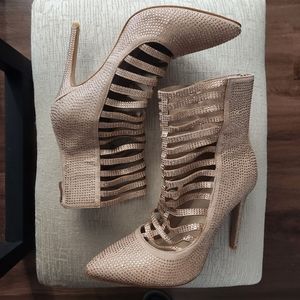 Beautiful booties! 4 inch heel